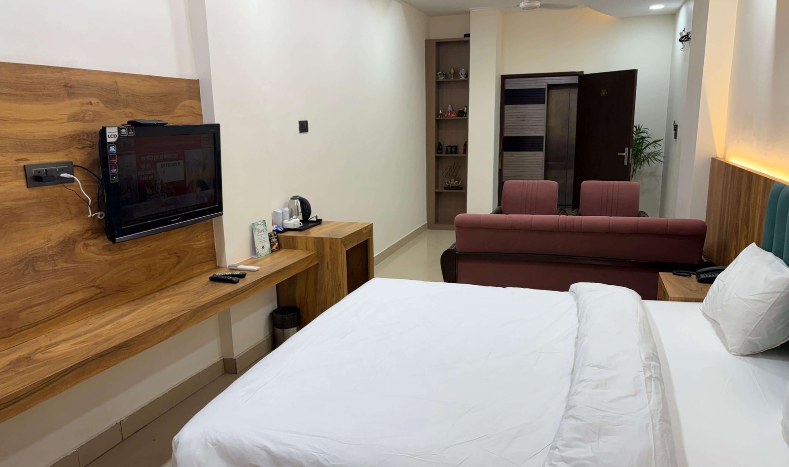 Suite Room Hotel Flora Haridwar - bedroom view