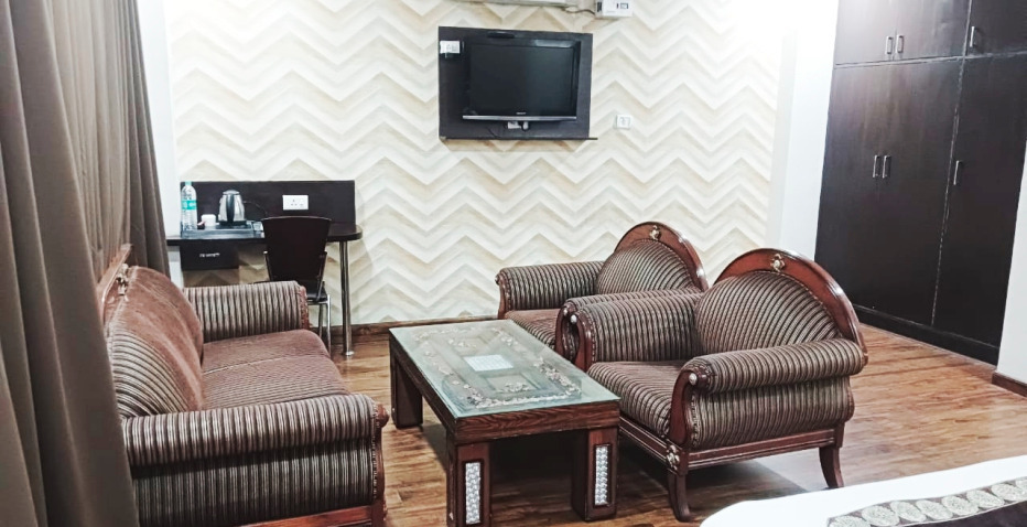 Suite Room Hotel Flora Haridwar - spacious living area with sofa set